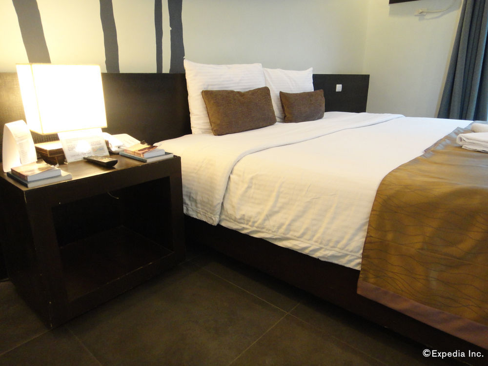 One Manalo Place Puerto Princesa Exterior photo